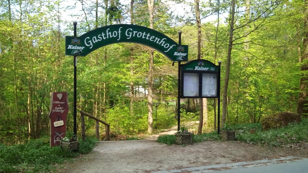 מלון Neuhaus an der Pegnitz Gasthof Grottenhof מראה חיצוני תמונה